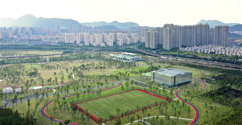 城市中的绿洲体育公园【The sports park is a urban oasis in city】 .jpg