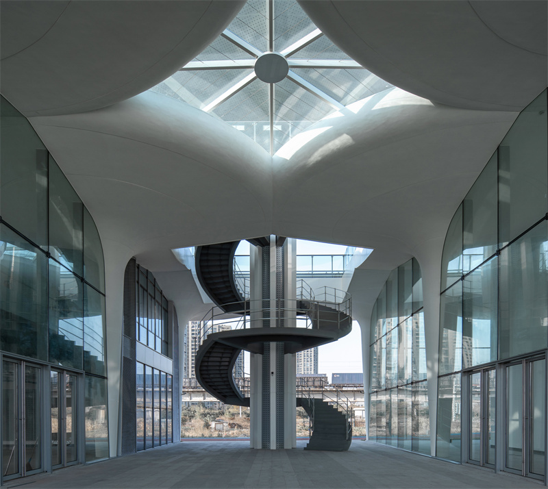 连通地面与屋顶的螺旋跑道【Revolving runway connecting the ground and the roof】.jpg