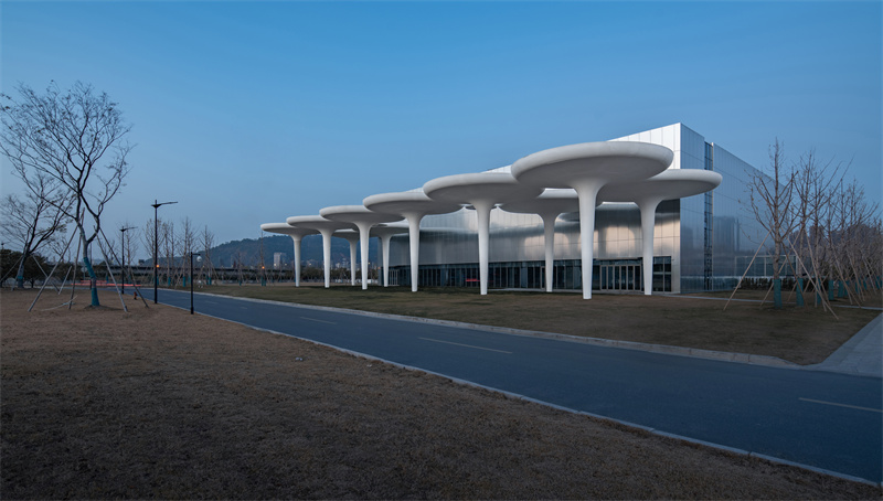 公园与网球馆通过灰空间柔性连接【The park and tennis hall are flexibly connected by grey space】.jpg