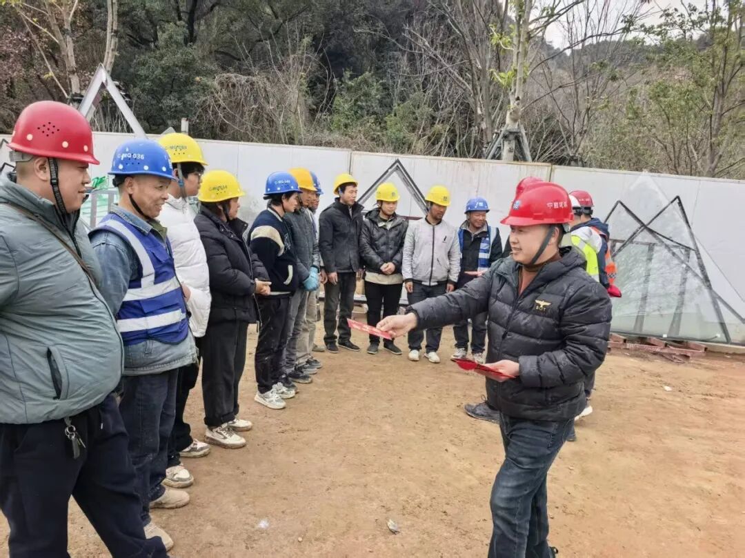 春节不打烊，奋斗正当时